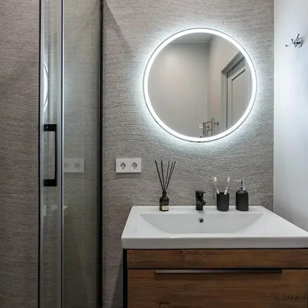 Jakob Prestige Wi-fi And Parking Apartment *